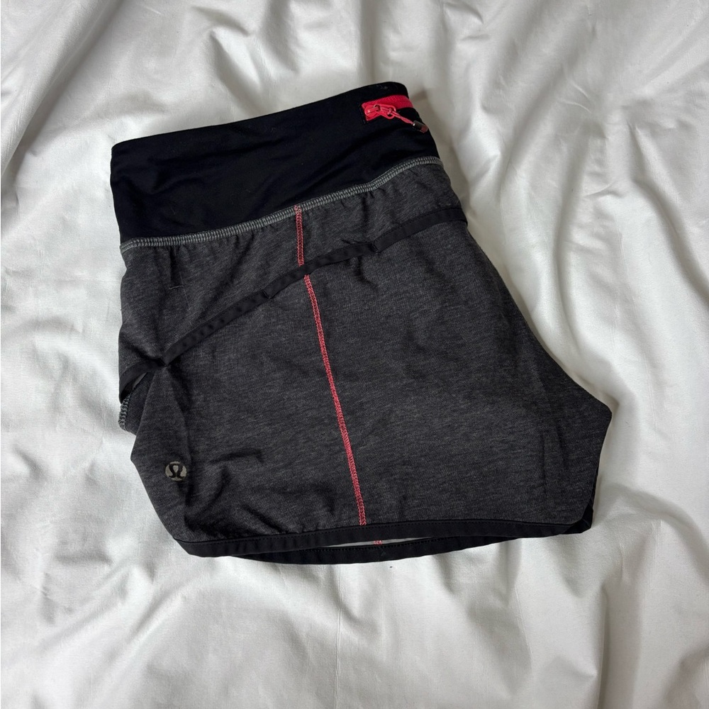 Lululemon Speed Short 
4-way Stretch 2.5"